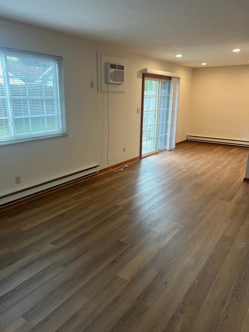 Building Photo - 990 Somerset Dr