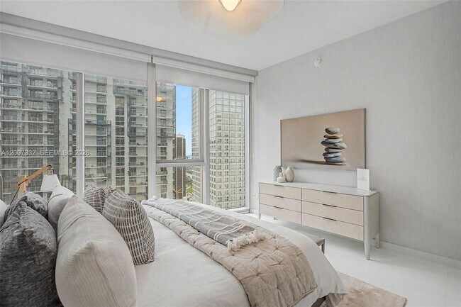 Building Photo - 300 Biscayne Blvd Way