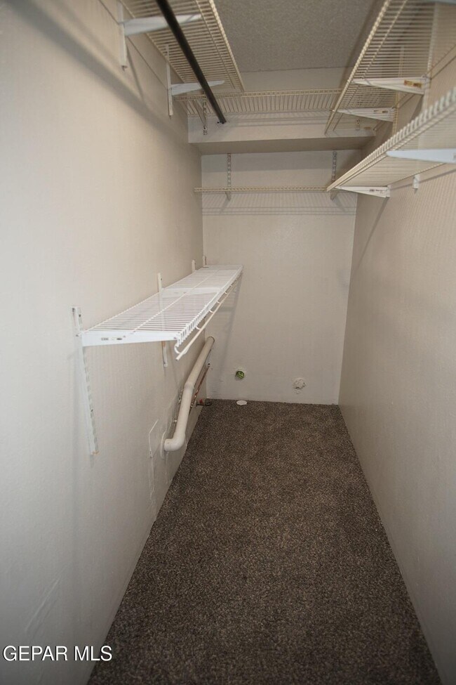 Building Photo - 4924 Winthrop Dr