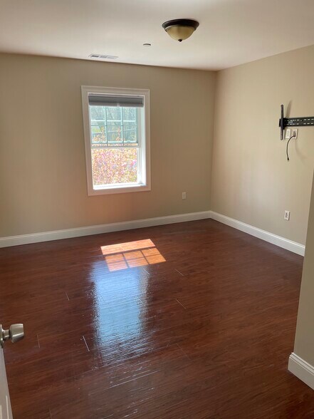 11X12 Bedroom - 75 North Road