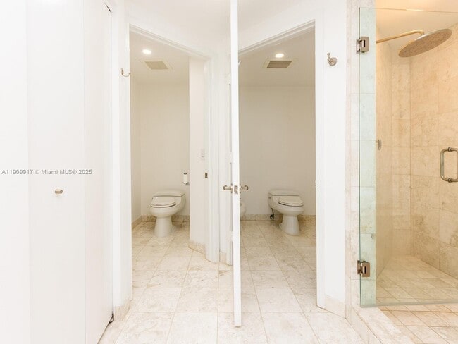 Building Photo - 1331 Brickell Bay Dr