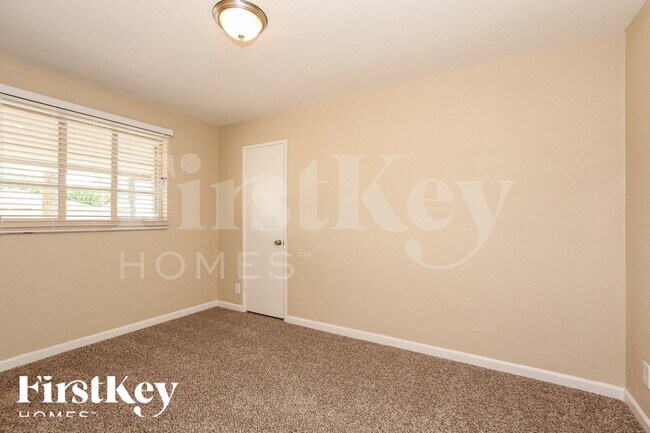 Building Photo - 2919 W Seldon Ln