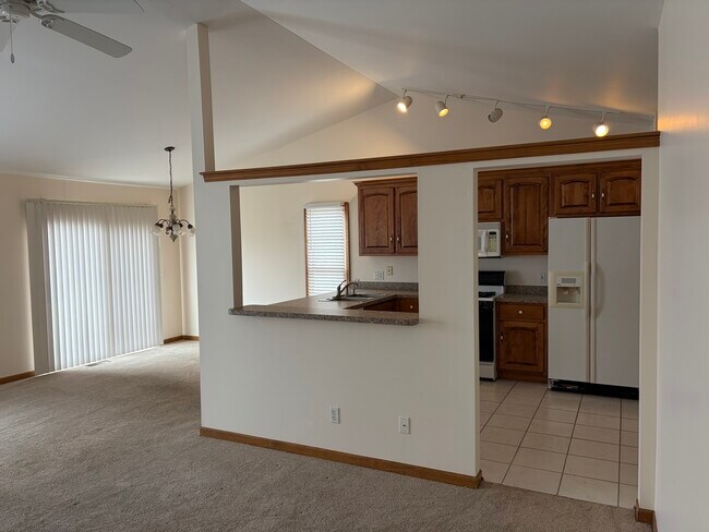 Building Photo - 517 E Conley Dr