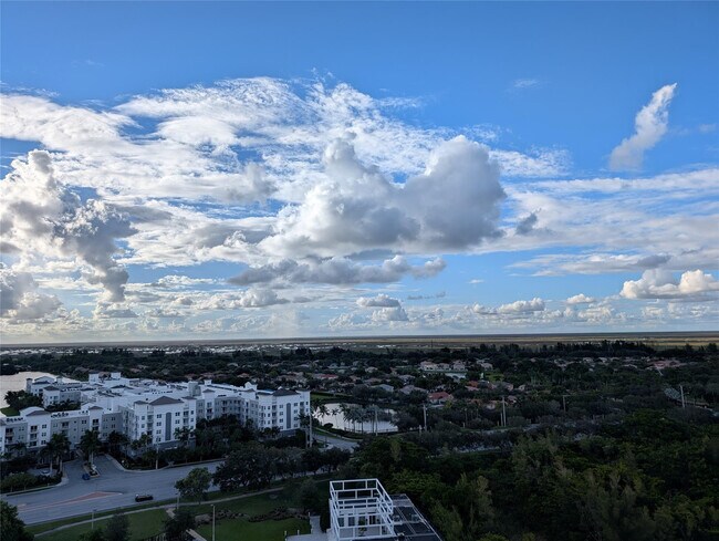 Building Photo - 2000 Metropica Wy