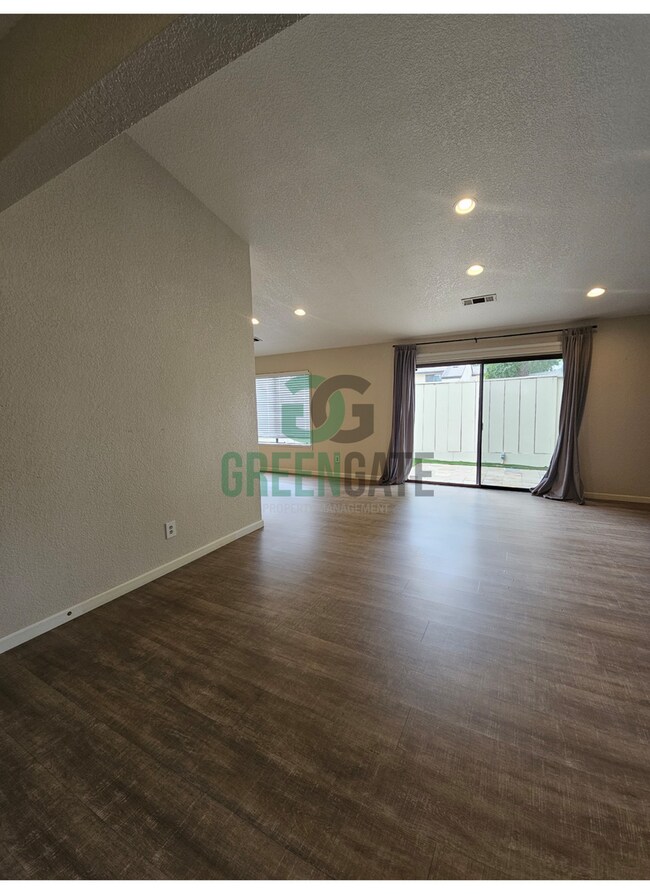 Building Photo - 1108 Cedar Creek Dr