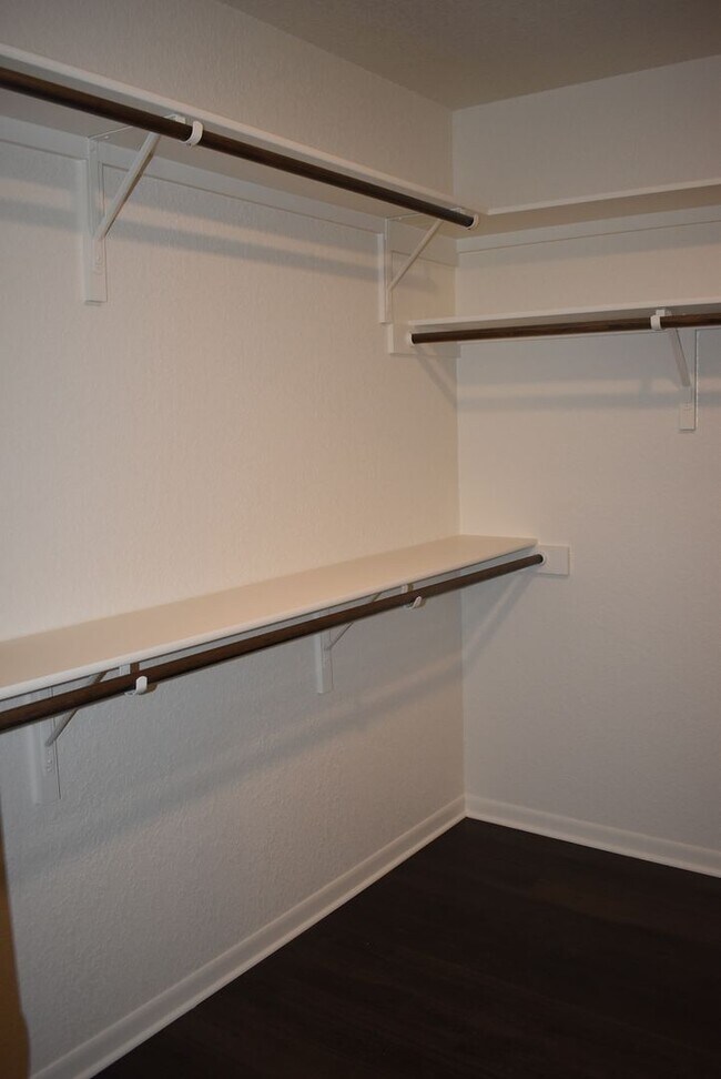 Building Photo - 504 S Juanita Dr