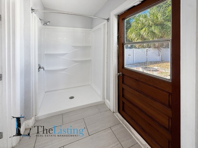 Building Photo - 6920 N Central Ave