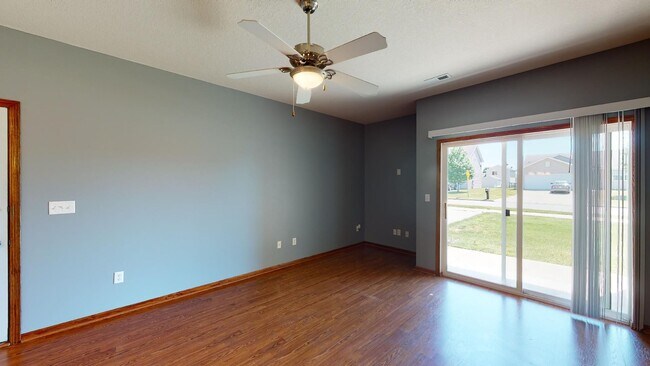 Building Photo - Fantastic condo in Ankeny-6mo Lease Option