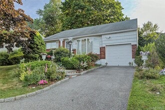 Building Photo - 6 Westwind Rd