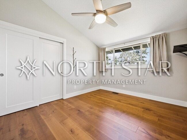 Building Photo - 860 S Skyland Dr