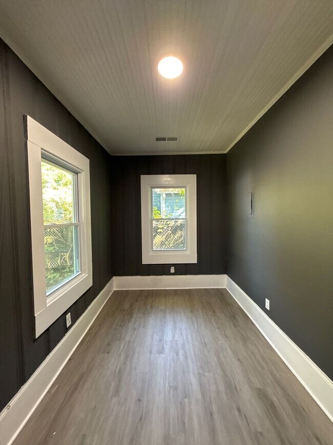 Building Photo - Fully Renovated Home in Binghampton – Section 8 Welcome!