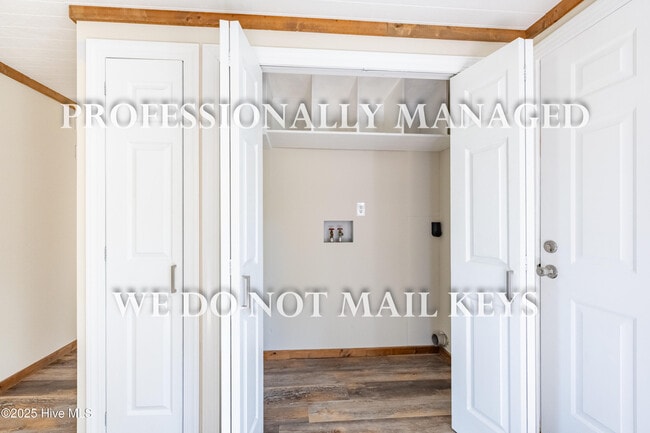 Building Photo - 1105 N Winstead Ave
