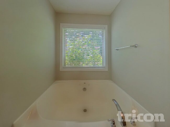 Building Photo - 1011 Buckeye Ln