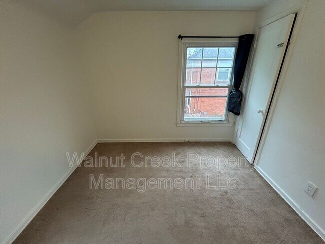 Building Photo - 14018 Cayuga Ct