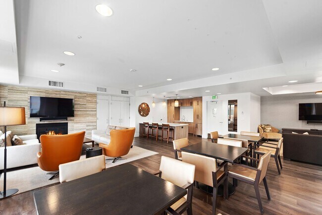Building Photo - Bright Corner 1Bed/1Bath Condo in the Heart of Downtown Seattle!