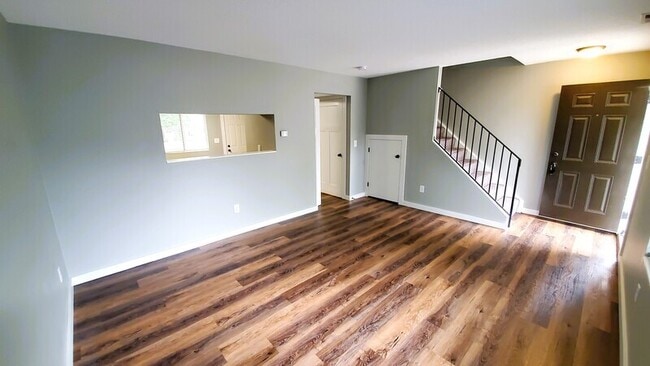 Building Photo - 422 N 18th Ave