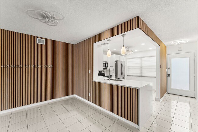 Building Photo - 4301 Martinique Cir