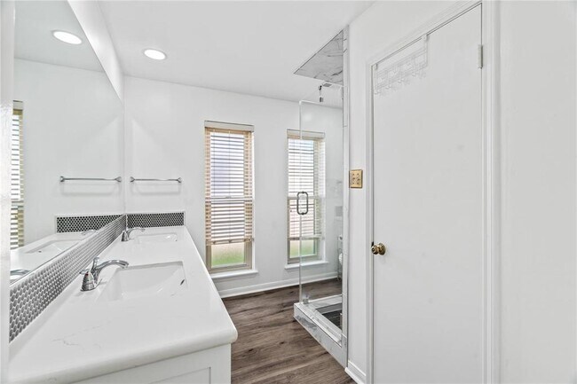 Building Photo - 13818 Menasco Ct