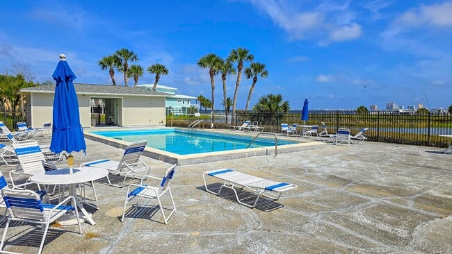 Building Photo - Completely renovated 2 bedroom 2 bath waterfront condo for rent near Pensacola Beach!