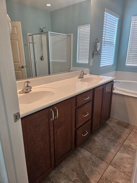 Building Photo - 10856 E White Sage Dr