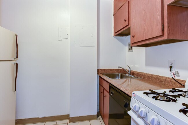 Building Photo - 1121 Arlington Blvd