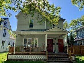 Building Photo - Cozy Upper Unit Close to Campus