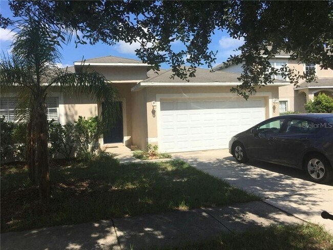 Primary Photo - Nice and large one story single family in ...