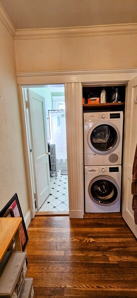 Building Photo - 52 Babcock St