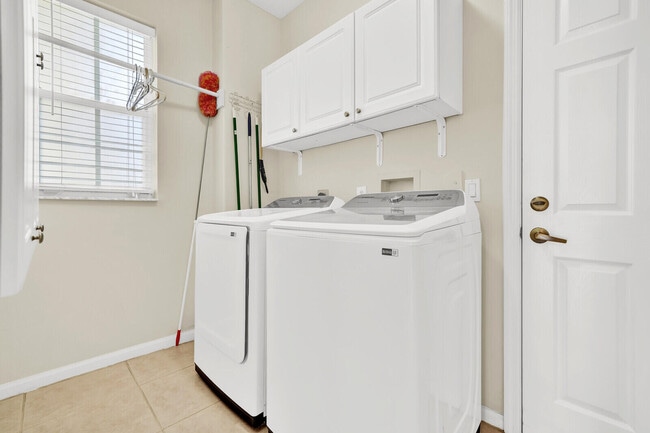 Building Photo - 6404 C Durham Dr