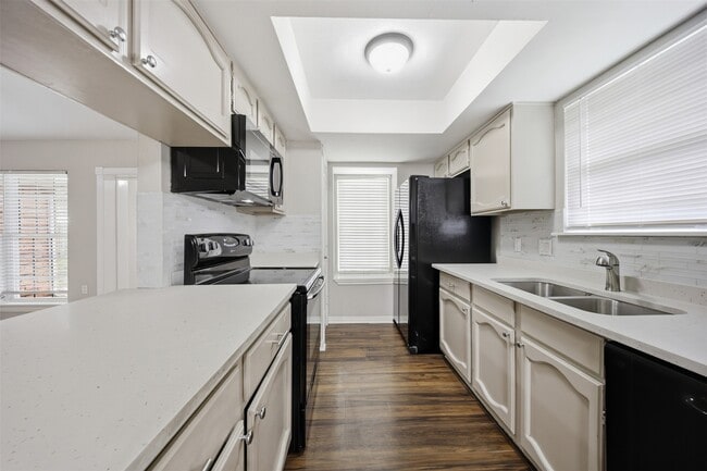 Building Photo - 16310 Emberwood Dr