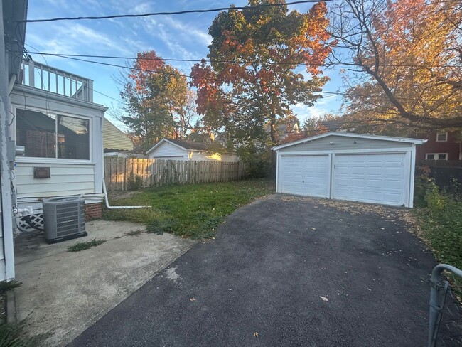 Building Photo - Charming Two-Bedroom Single-Family Home Av...