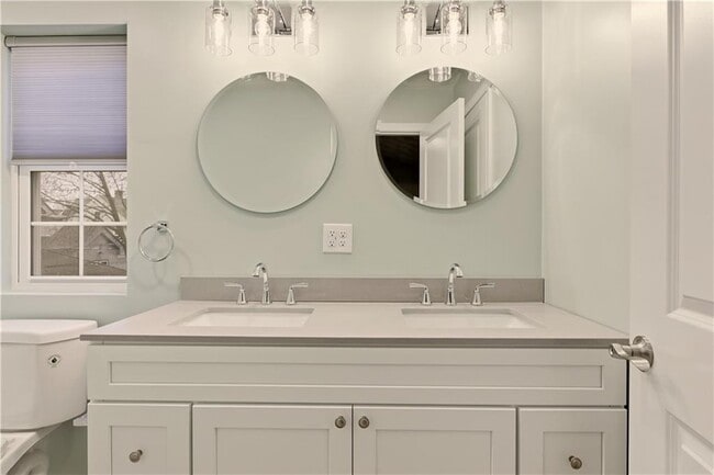 Building Photo - 45 Windsor Rd