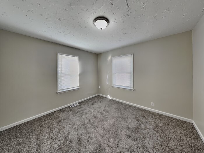 Building Photo - 2219 Whalen Ave