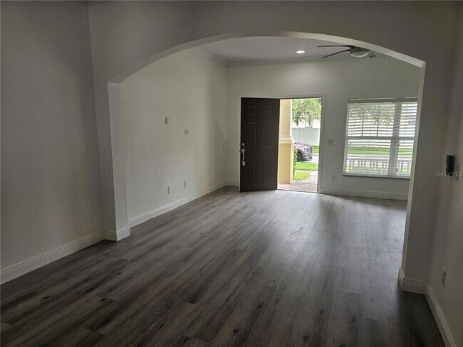 Building Photo - 9153 Oak Fern Dr