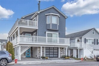 Building Photo - 127 Maple Blvd