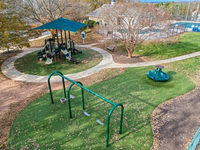 Building Photo - This immaculate 3-bed, 2.5 bath townhome in the Olde Stone Crossing community with the primary be...