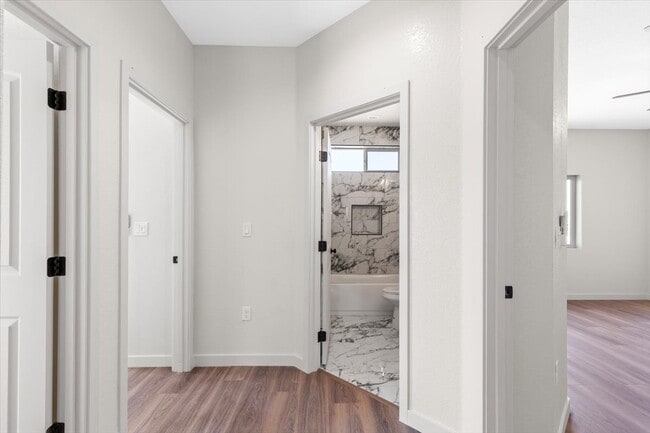 Building Photo - 10154 Joshua Blvd