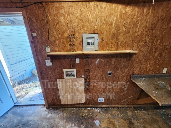 Building Photo - 102 W 7th