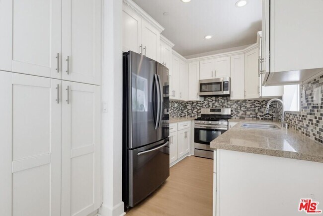 Building Photo - 3528 Mesquite Dr