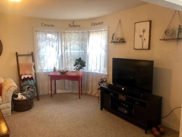 Living Rm Bay Windows - 17 E Main St