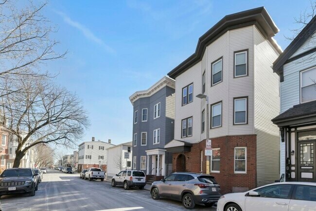 Building Photo - 893 E 4th St