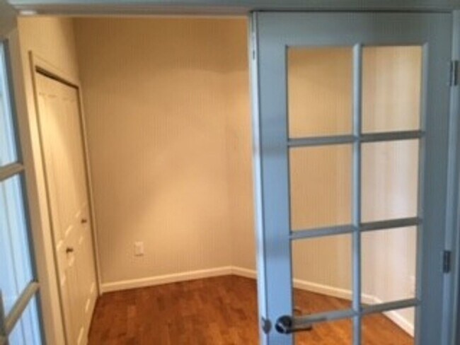 Building Photo - Stunning Clocktower Penthouse Condo with mountain views!