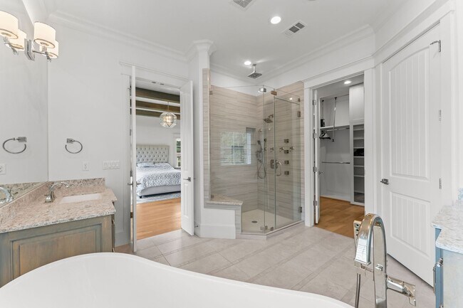 Building Photo - 426 Marshall St