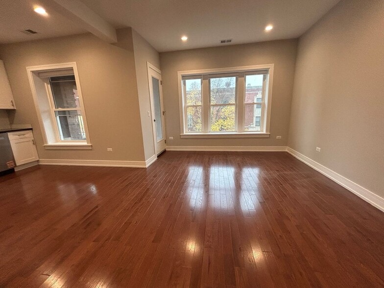 Building Photo - 1712 W Lunt Ave