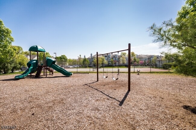Building Photo - 127 Forest Dr