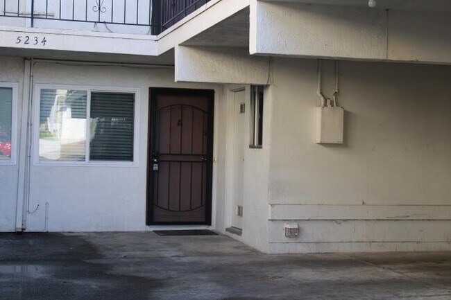 Building Photo - 5234 Sacramento Ave