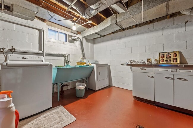 Building Photo - 5457 N Berkeley Blvd