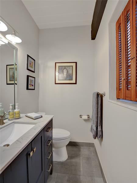 Building Photo - 700 E Coco Plum Cir