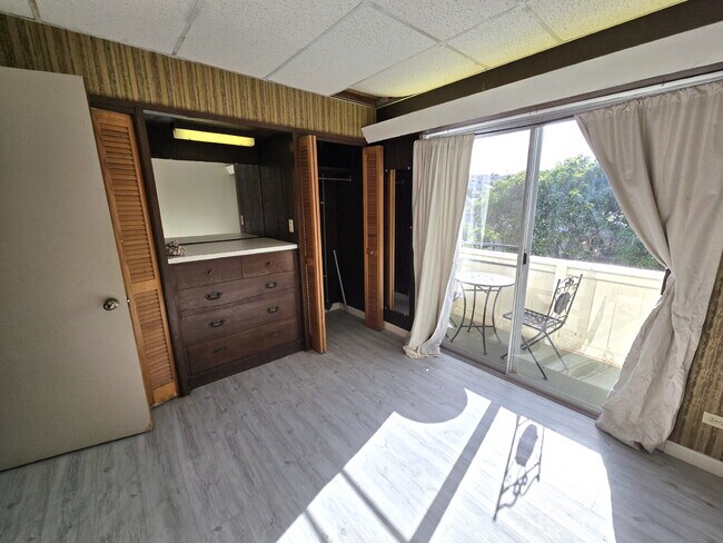 Building Photo - Downstairs unit of House - 2br/1ba/1pkg Kaimuki area