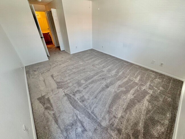 Building Photo - BEAUTIFULLY UPGRADED CONDO - SPACIOUS 2 BE...